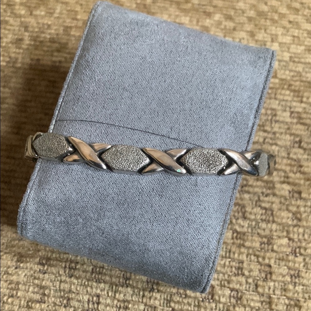 Sterling silver 925 vintage Milor hugs and kisses 8”in bracelet euc
